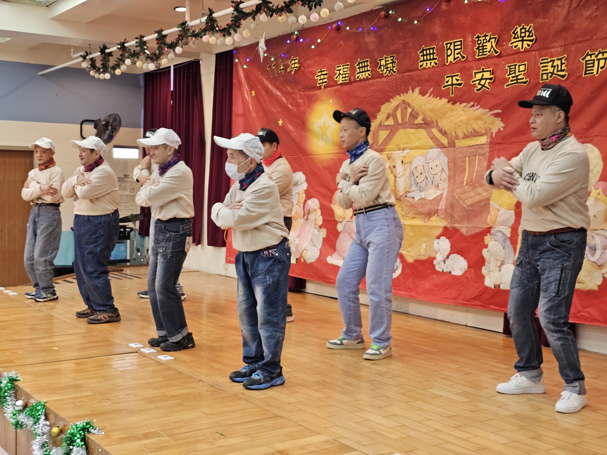 跳出超可愛的聖誕舞