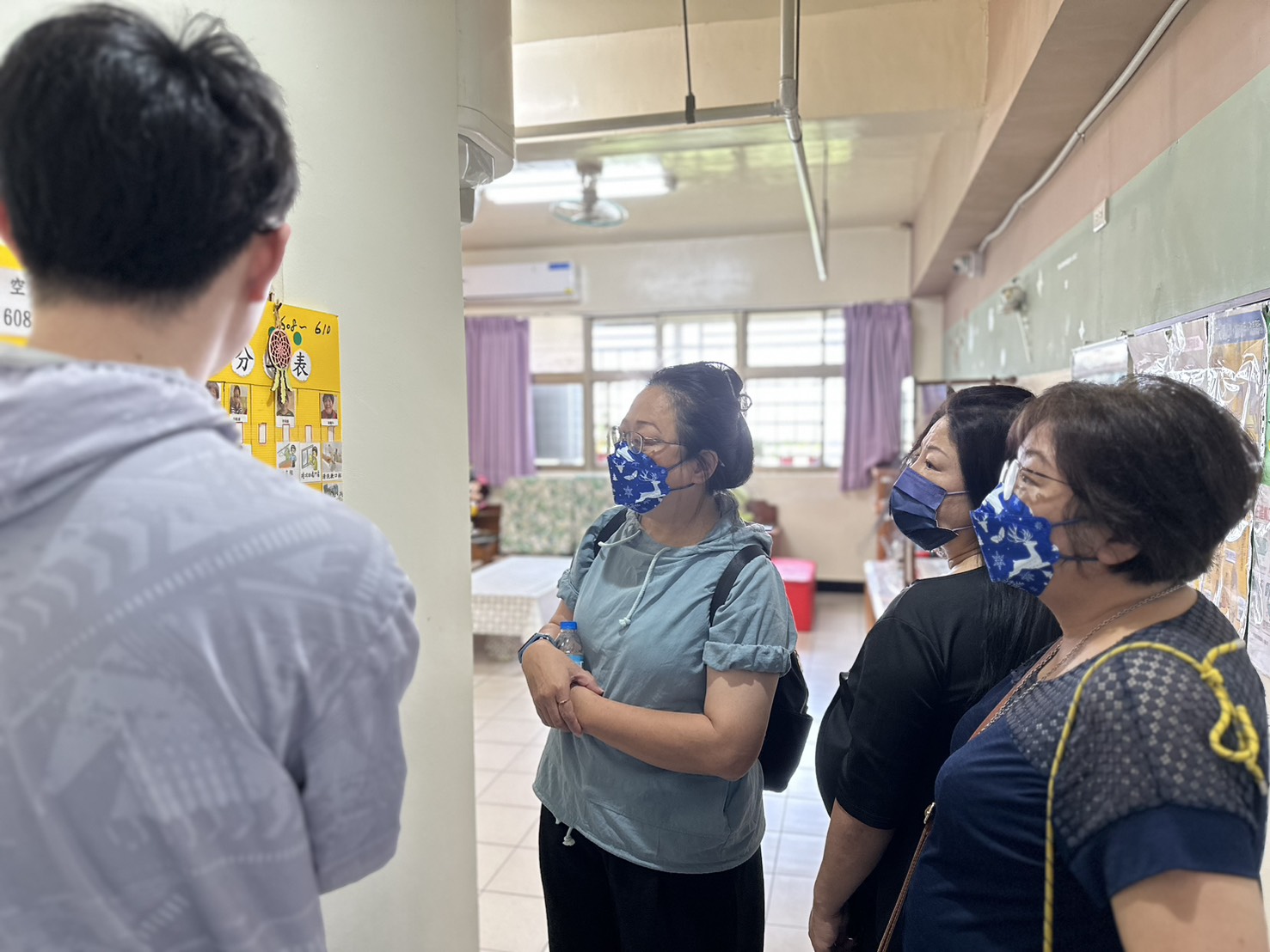 貴賓們參訪住宿空間和了解住民作息