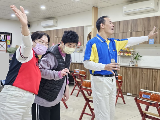 一起手足舞蹈