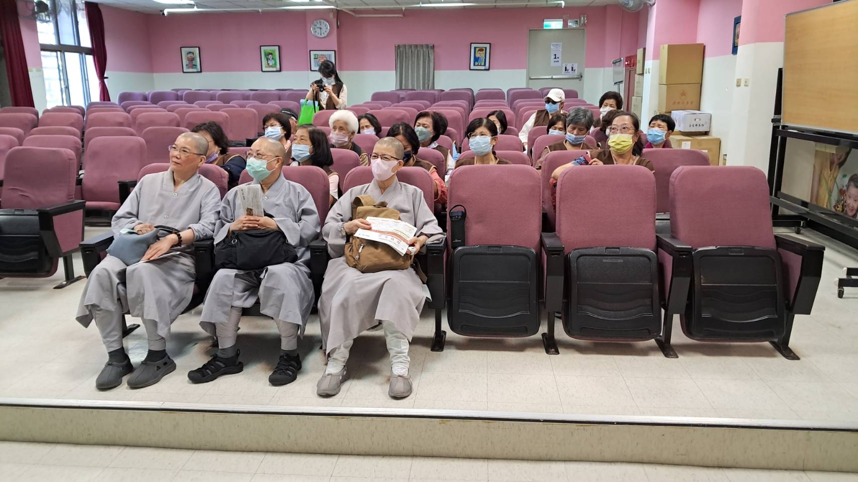 向慈音功德會介紹本中心