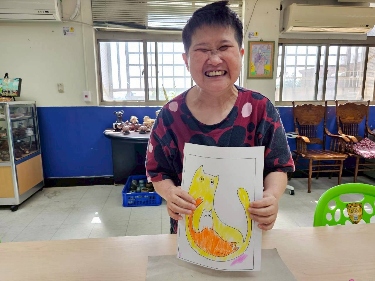 服務對象洪小姐很喜歡參加學苑歡樂塗鴉課