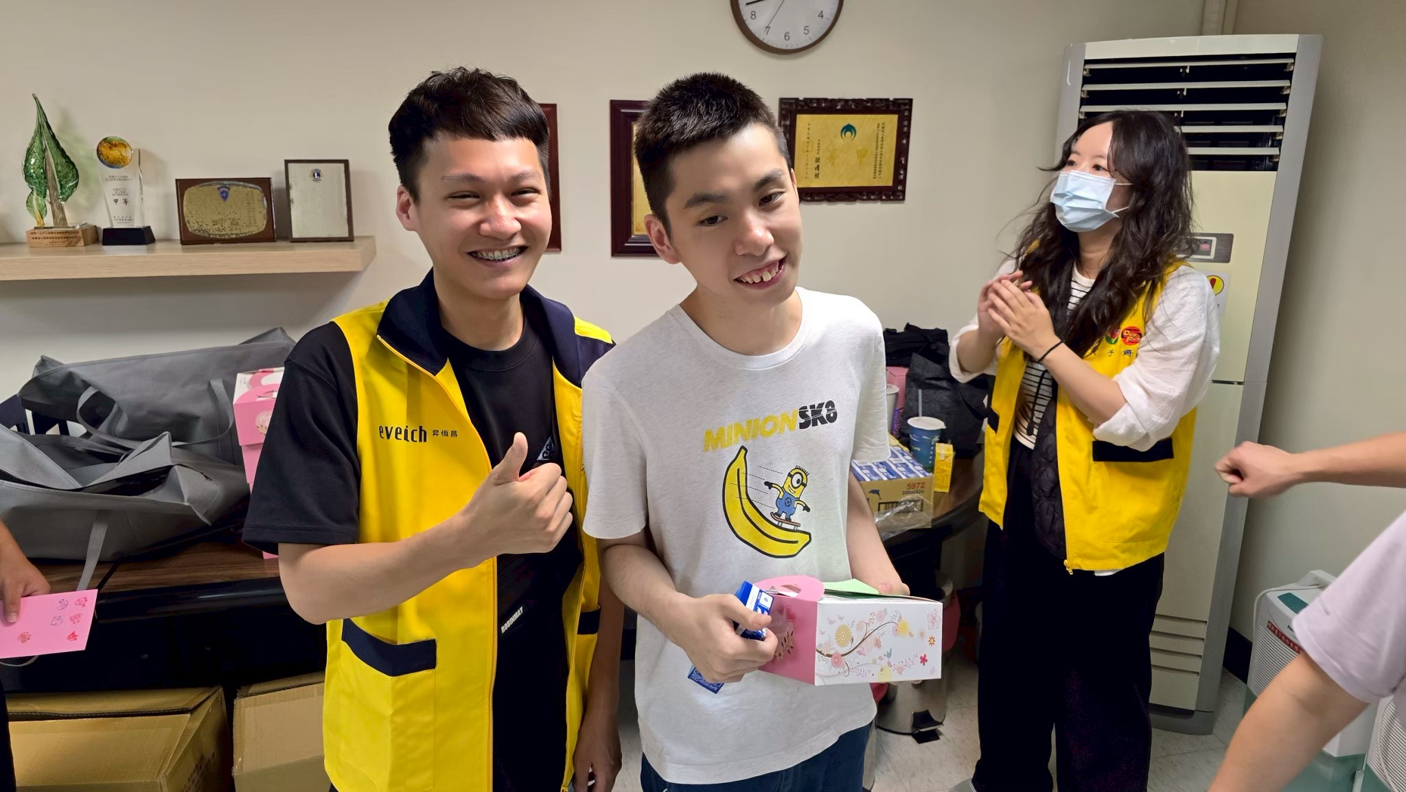 享用愛心點心餐盒，真開心!