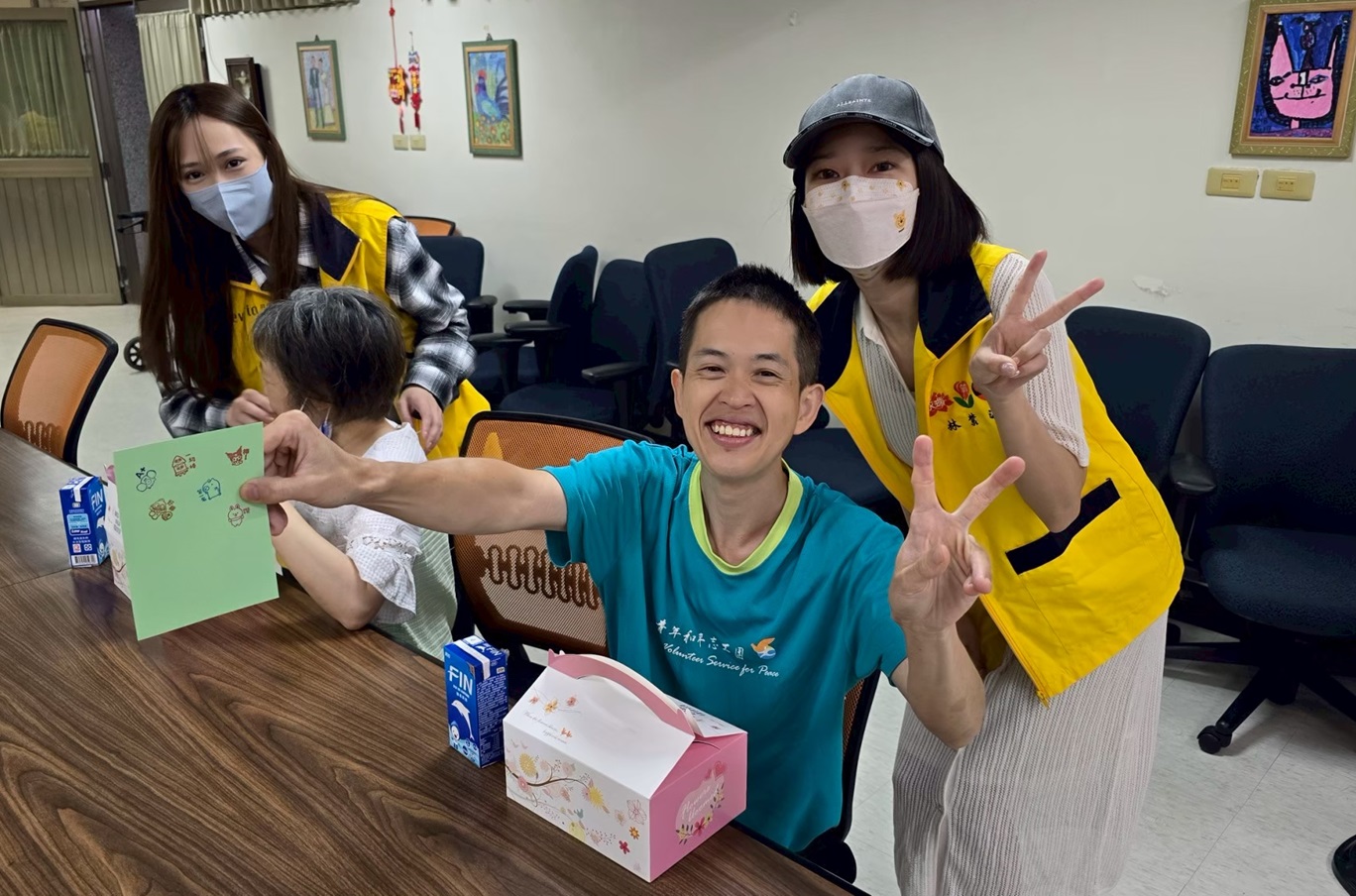 看啊!我全部都過關囉，一起留下開心合照。