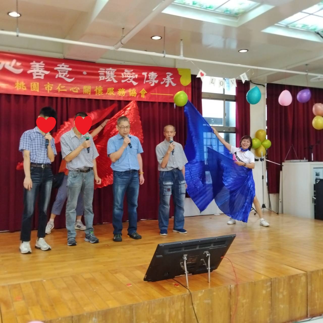 啟智F4團體展現歌唱實力