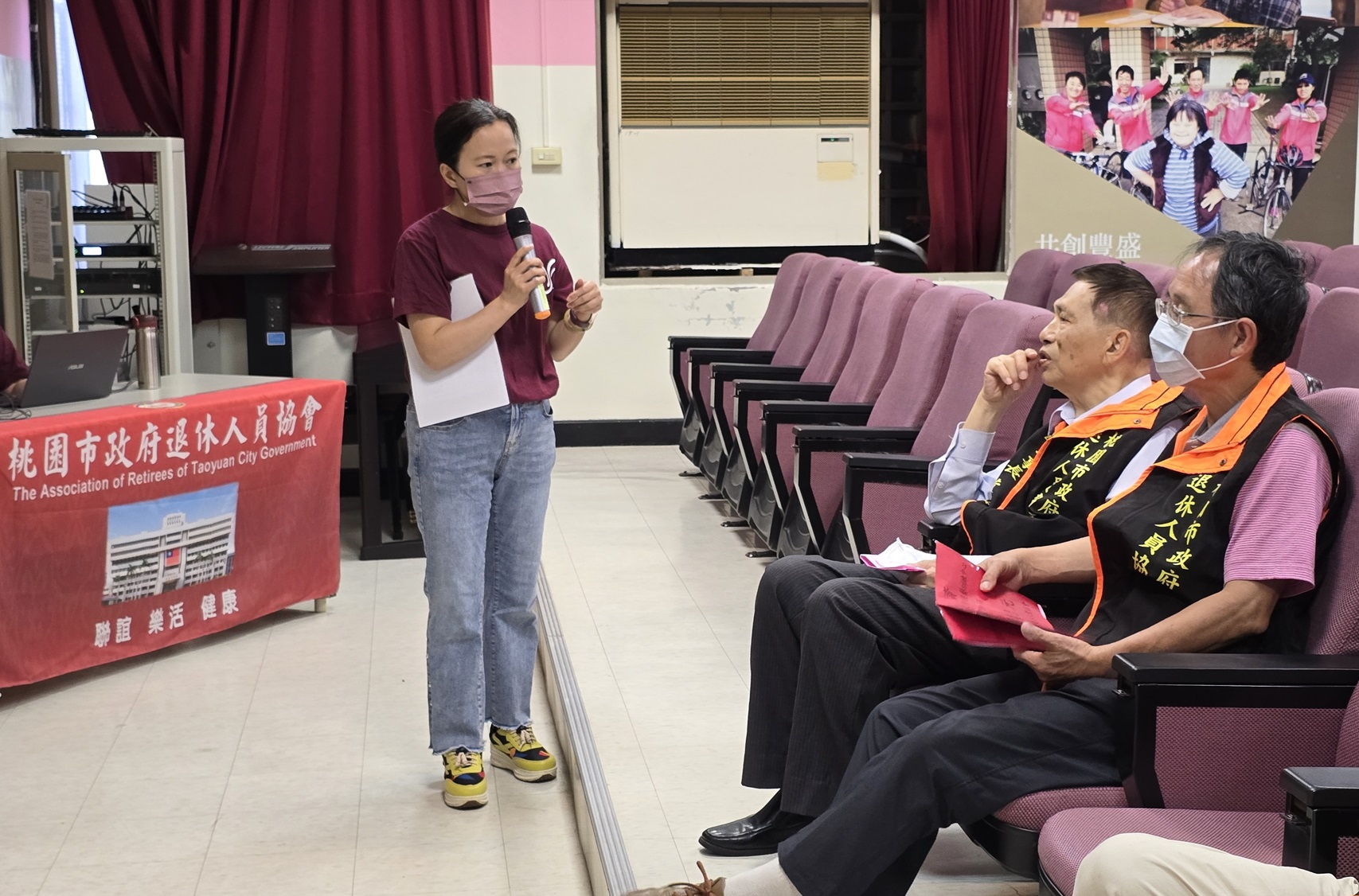 中心林淑女主任回答提問，讓大家更了解中心服務。