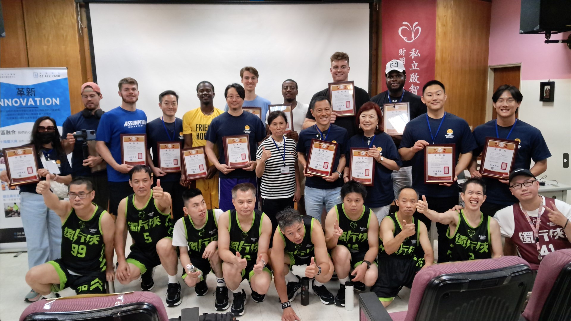 獨臂球王Kevin Atlas 與 啟智技藝訓練中心ASD籃球隊感動相遇! 我們全中心的籃框都超級友善!(標題圖檔)